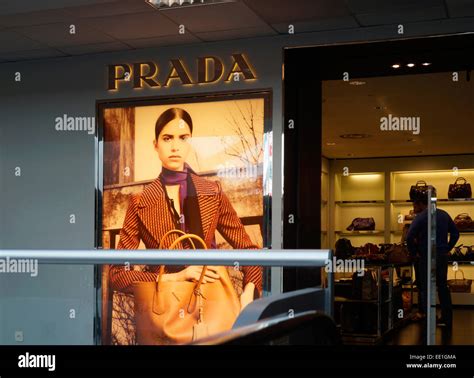 prada mendrisio mendrisio|Outlet con oltre 160 negozi a soli 50 Km da Milano .